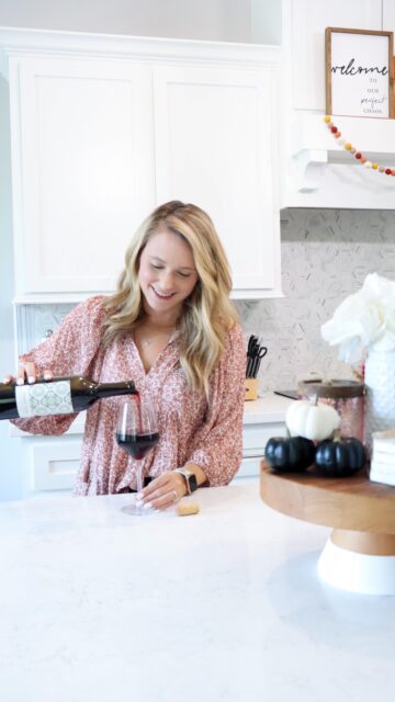 Glass is poured🍷, fall candle is lit🍁, now time to relax! 🧡 With @winc you can get 4 bottles of wine for ONLY $29.95 shipped right to your door (link in stories) + shipping is included! CHEERS, friends!🍷

#ad #21+ #wincambassador #winelover #wine #winc #winelovers