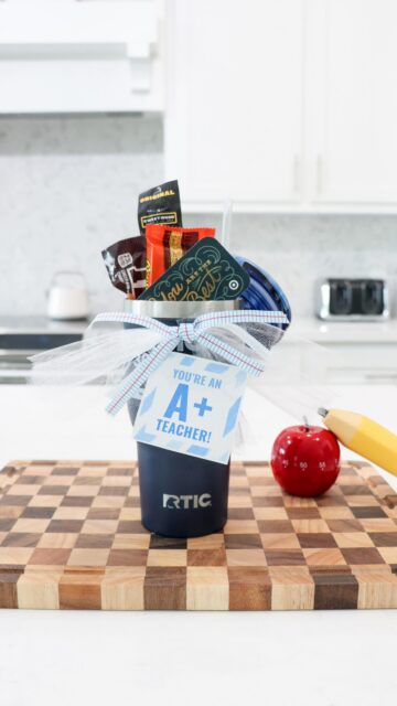 Stop scrolling 🍎 HIGHLY requested - Male Teacher Appreciation Gift Idea 💙🙌🏻

COMMENT “shop” and I’ll send links straight to your DM.

As always, men are always the hardest to shop for and next week is teacher appreciation week, so it’s time to hit order! 

Save & share with a mom friend who needs a reminder 😉

#teachergiftideas #teacherappreciationweek #teachergift #teacherappreciation #teachersofinstagram / https://liketk.it/6ax35