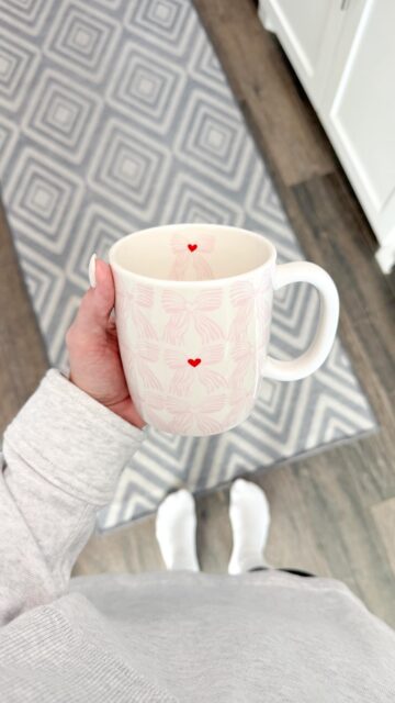 💗COMMENT “shop” for the link to these Walmart Valentines Decor favorites. 

They have such cute stuff this year!! Obsessed with all the bows 🎀

#valentinesdecor #valentines2026 #valentines