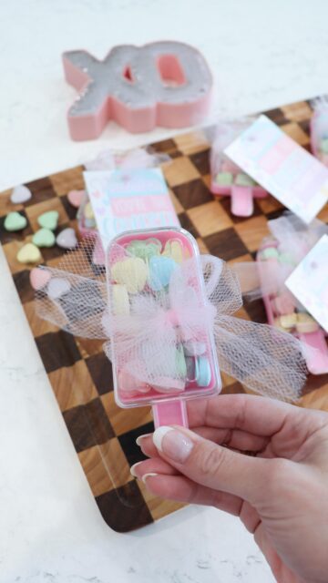 This DIY Classroom Valentine’s Idea is so easy! Just add your candy of choice to each popsicle container, top with a bow and this cute printable. 💘

COMMENT “shop” for the link.

#diygiftidea #diyvalentines #classroomvalentines #momlife #houstoninfluencer / https://liketk.it/5NlBf