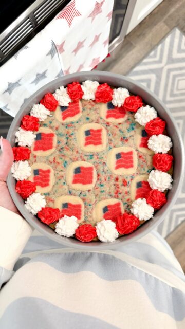 The cutest (and easiest) 4th of July dessert you’ll make this year 🇺🇸❤️

This DIY 4th of July cookie cake is my go-to when I need something quick, festive, and kid-approved 🙌🏻

No complicated steps. No stress. Just a simple 4th of July dessert that looks like you spent HOURS on it ✨

Save this for your 4th of July  party lineup & make it with your kiddos this week 💙

👉🏻 Make sure you’re following me - @marquis_clarke for more easy mom recipes, holiday treats, affordable fashion and simple home

#4thOfJulyDessert #CookieCake #PatrioticTreats #RedWhiteAndBlueDessert #SummerBaking