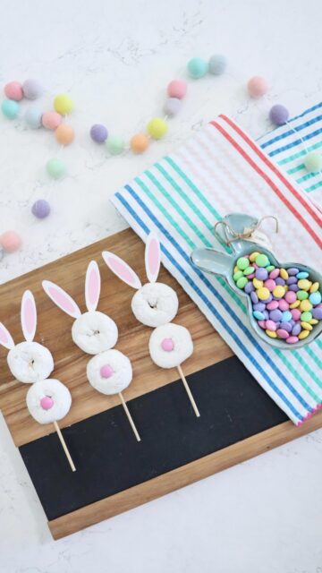 Bunny Donuts 🐰🍩 These fun little donut bunnies are so easy to make and perfect for an Easter brunch or party.

COMMENT “bunny” for the link to the bunny ear printable.

#eastersnack #foodforkids #eastertreats #easterdessert