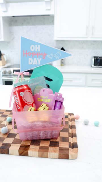 Easter Gift Idea 🐣💕 COMMENT “shop” for the links. 

The cutest mini Easter basket gift idea for tweens, teachers or your besties. 🥕

🌷SHARE with your friends!

#eastergift #easterbasket #easterbasketideas #teachergift #tweengift easter teacher gifts, tween easter gifts, mini easter basket / https://liketk.it/60iQi