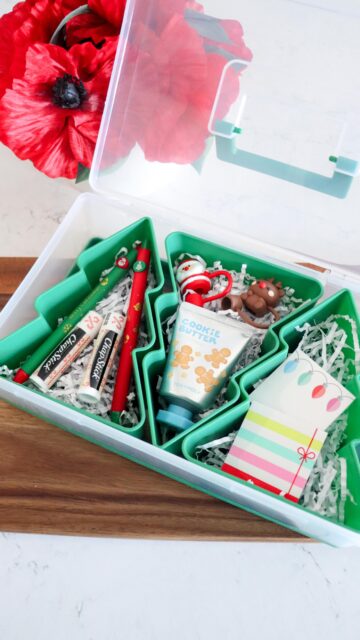 DIY Christmas gift idea for teachers, neighbors, teens, you name it! 🎄

❤️ COMMENT “shop” for the links.

I absolutely love giving these types of gifts because you can customize them however you want (movie night theme, beauty theme, fav things). 

Plus, these Christmas containers are so trendy and fun! 🎁

#diychristmas #teachergift #christmasgiftidea #holidaygiftidea / https://liketk.it/5GfjV