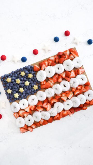 💙🧨 4th of July Breakfast Board 

Your family will LOVE this patriotic breakfast board! You can easily swap out the mini donuts for mini pancakes or waffles as well!

Such an easy, festive breakfast to celebrate Americas birthday!🇺🇸

#easyrecipe #patrioticfood #4thofjuly #4thofjulyrecipe #breakfast