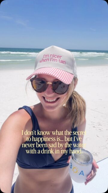 I don’t know the secret to happiness… but I’ve never been sad by the water with a drink in my hand 🏖️🥂

#slowliving #secrettohappiness #secrettolife #ocean