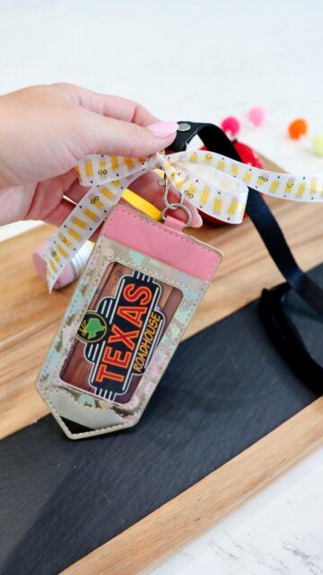 EASY Back to School Teacher Gift Idea 💗✏️

Dinner on us! Just a gift card for dinner in this cute lanyard, tie a bow and your good to go.

COMMENT “shop” and I’ll send you the links to make this.

#teachergift #teachergiftidea #backtoschool #giftsforteachers #cutestgiftever #DIYgifts #thankyouteacher / https://liketk.it/5kOBh