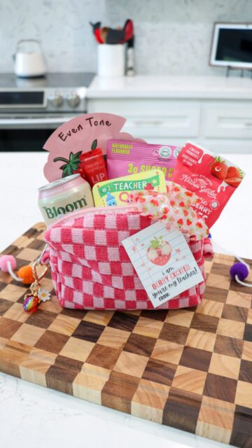 🍓 This berry back-to-school teacher gift is adorable! It’s easy to put together, budget-friendly + this is the cutest “I’m berry excited you’re my teacher!” printable.

If you’re looking for a back-to-school teacher gift that’s thoughtful without being complicated, this is it! ❤️

Comment SHOP and I’ll send you the links! 🍓

#backtoschoolteachergift #teachergiftideas #meettheteacher #teacherappreciation #backtoschool / https://liketk.it/6jpOR