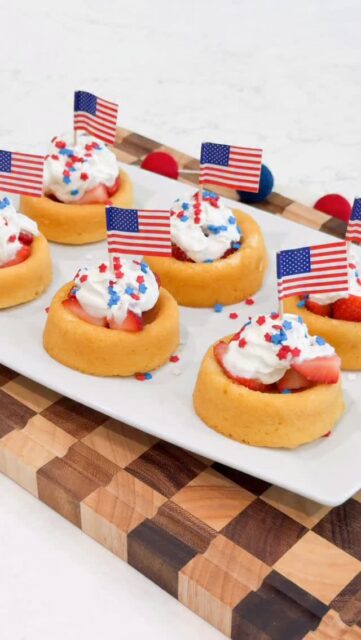 4 ingredients = the cutest little 4th of July dessert 🇺🇸🍓✨

These are so easy to throw together for your cookout, family hangout, or last minute party snack. Sweet strawberries, whipped cream, festive sprinkles… you really can’t go wrong ❤️💙

Trust me, make extra because these disappear FAST 😂👏🏻

#4thofJulyDessert #EasyDessertRecipe #SummerTreats #PartyFoodIdeas #RedWhiteAndBlue
