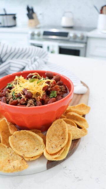 3 Ingredient Chili Recipe 🧡 Craving this now that it’s November! Chili is one of my favorite cozy meals, it’s perfect for cooler weather! 

It’s a 1:1:1 recipe, so you can double it, triple it or more! It’s very budget friendly and feeds a group well.🍂

INGREDIENTS
1 pound of ground beef
1 can of light red kidney beans
1 can of Rotel chili fixins

Stir and leave in crockpot until warm. ( on low for 6 hrs, high for 4 hrs) Double, triple or more the recipe depending on your crowd. 

Pair with cornbread or corn chips, I also like to sprinkle shredded cheese on top. So yummy!

#chili #soupseason #crockpotmeals #slowcooker #dinnerideas #easymeals #fallrecipe  #easyrecipes / 3 ingredient chili recipe / easy meal / fall soup recipe