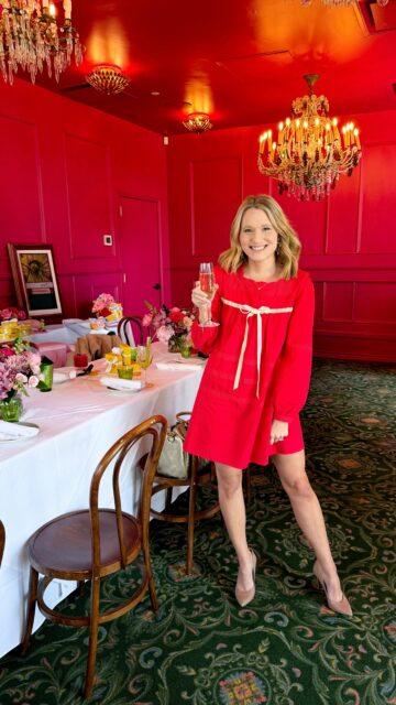 💗 Galentine’s Brunch with the @kendrascott team & friends was such a treat! 🥂

Gorgeous flowers, a picturesque venue, and delicious food from @florakitchenhouston … 

Plus, fabulous #kendrascott jewelry to top it off! Their Valentine’s collection is on point + we went home with a custom color bar necklace and a piece from the collection 💕

All ready for LOVE month! #kendrascottpartner #giftedbykendrascott