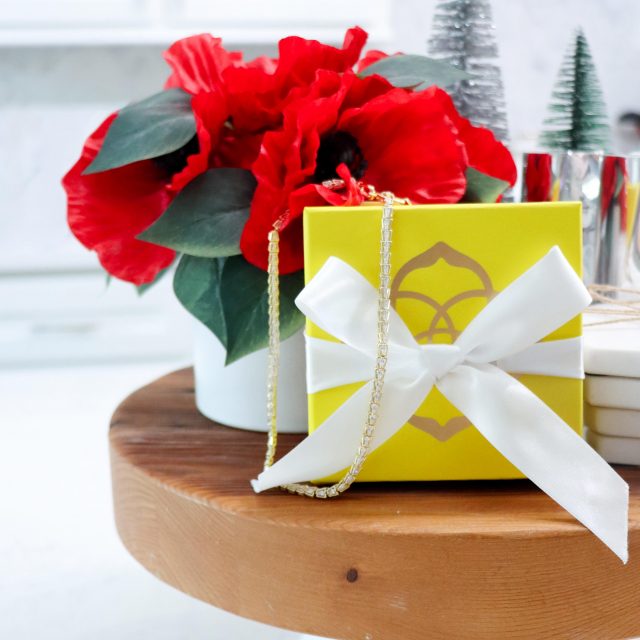 ✨On the fourth day of Christmas…🎄I am excited to gift one of you a Kendra Scott Bella Tennis Necklace! 

🎅🏼Here’s how to enter:
1️⃣Like this post
2️⃣Follow me @marquis_clarke 
3️⃣Comment telling me your fav jewelry + Tag a friend in the comments below (1 comment = 1 entry so tag as many as you would like!)

❤️BONUS entry ❤️Share this post on your stories and tag me

🎄INSIDER TIP: 🎄There’s also one more bonus entry in my stories!

RULES. Gifting starts 12/1 at 7pm CST and ends 12/14 at 11:59pm CST. The winners will be chosen at random and announced on 12/15. Public and private accounts may enter. Open to USA only. Per Instagrams rules: this sweepstakes is in no way sponsored, administered or associated with Instagram. No purchase necessary, void where prohibited. By entering, entrant confirms they are 18 years of age or older, and agrees to Terms and Conditions and privacy policy here: We release Instagram of any responsibility and agree to Instagrams terms of use.

#gifting #givingback #christmastime #12DaysofChristmas #favoritegifts #kendrascott #jewelry