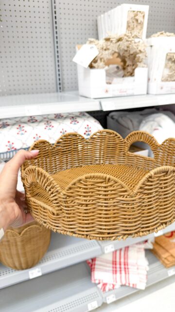 Part 2 of my Walmart Home decor finds is here! 💙❤️These are so GOOD!

Love the patriotic bow garland🇺🇸, pouf and scallop serving dishes. You may have noticed the pouf came home with me!

✨COMMENT “shop” and I’ll send you all the links

#walmartfinds #patrioticfinds #walmarthome #homedecor #decorfinds / https://liketk.it/68McP