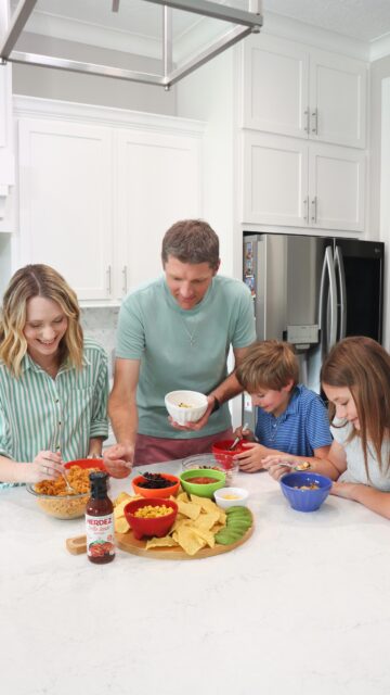 #ad #HERDEZBrandPartner This might be my new favorite way to do dinner lately (especially when hosting!) 🙌🏼

I grabbed the new HERDEZ® Pollo Asado Marinade Mild from the salsa aisle at Walmart and it made this whole meal SO easy. Just marinate, cook, and you’ve got the most flavorful chicken ready in 30 minutes 👏🏼

I turned it into a simple charcuterie-style board with rice, beans, corn, avocado, chips + salsa so everyone could build their own rice bowls—and it ended up being one of those dinners where we actually all sat and enjoyed it together (you know those don’t happen every night 😂).

It’s bold, foolproof, and perfect for chicken, steak, or whatever you have on hand. Real Mexican flavor made simple!

@HERDEZBrand #HERDEZBrand #EasyFamilyMeals #SummerHosting WeeknightDinner WalmartFinds