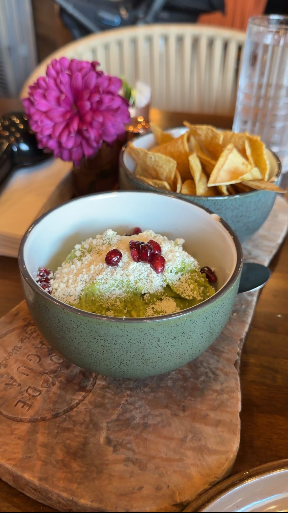 A good drink + guac can actually change your day… and I stand by that. 😂🥑🍸

@ojodeaguahouston just opened a new location in The Woodlands, bringing the flavors of Mexico City to the area with fresh ingredients and a modern twist.

Here’s what we tried — guacamole, passion fruit mimosa, lavender martini, lobster ceviche, rib eye Angus tacos, Espresso martini and of course, the churro cheesecake. 🤎

Everything was fresh, colorful, and SO good. If you’re in The Woodlands and looking for a spot for breakfast, brunch, lunch, or dinner, add Ojo de Agua to your list! 🌮🍹

#HoustonInfluencer #TheWoodlandsTX #TheWoodlandsEats #HoustonFoodie #MexicanFood @theprboutique_htx