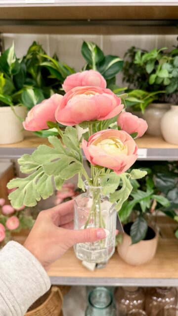 You always find the best stuff strolling through Target! ❤️ This floral dress is so dainty and pretty + such cute spring decor is out! 

Oh and the sandals… you guys know I love the sandals.

🌷COMMENT “shop” for the links.

#targetrun #targetstyle #targetfinds #targetmusthaves