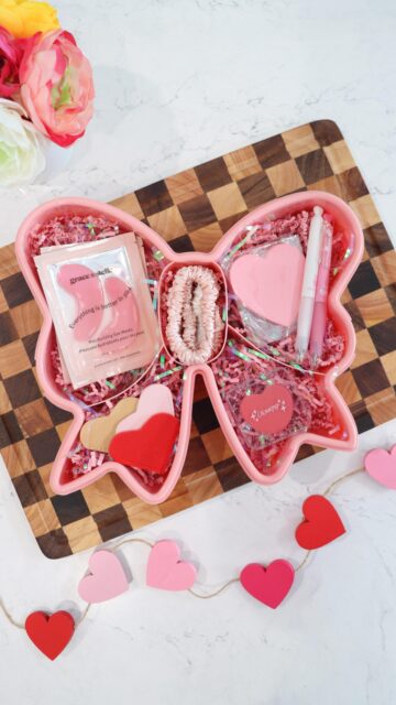 Valentines Bow Snack Box Gift Idea 💘

This bow box is so cute and the perfect way to share some love this Valentine’s Day! 

COMMENT “shop” for the links.

#valentinesdaygift #valentines #targetmusthaves / https://liketk.it/5LRQF