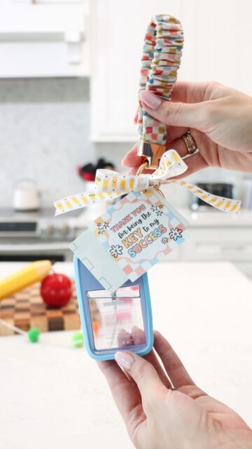 ✏️✨ Stop stressing about a last minute teacher appreciation gift - this cute one will arrive before the end of the week!

🙌🏻 COMMENT “shop” for the links.

I threw together the easiest teacher gift idea and it turned out so cute— a key fob🔑, hand sanitizer with a holder, a gift card (because we always need coffee ☕️), and a printable tag to tie it all together.

💕or save this for an end of year teacher gift because you will need one again.

 + send to a mom who forgot teacher appreciation week too 😂

#teacherappreciationgift #teachergiftideas #teachergifts #endofyearteachergift #momlifehacks / https://liketk.it/6bwCB