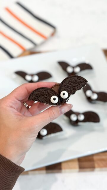 These Reese’s Oreo bats are almost TOO cute to eat! 🦇🍫 The easiest 3-ingredient Halloween treat for kids, and they’re perfect for classroom parties, Halloween snack boards, or a spooky movie night!

All you need is Reese’s Peanut Butter Cups, Oreo cookies, candy eyes, and a little icing to bring these adorable chocolate bats to life. Just split the Oreo for the wings, add the eyes, and you have a fun, no-bake Halloween treat in minutes! 🎃

Save this easy Halloween treat idea for your next spooky celebration! 👻

#HalloweenTreats #EasyHalloweenTreats #HalloweenFoodIdeas #KidFriendlyTreats #HalloweenPartyIdeas